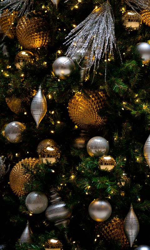 480x800 Wallpaper spruce, balls, decorations, new year, christmas