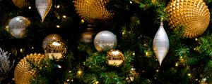 Preview wallpaper spruce, balls, garland, glare, new year