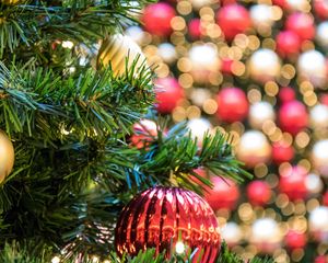 Preview wallpaper spruce, branches, balls, bokeh, new year