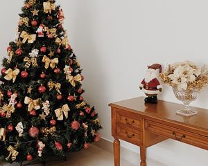 Preview wallpaper spruce, toys, santa, christmas, new year, decor