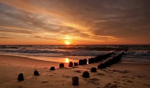 Preview wallpaper stakes, decline, sea, water