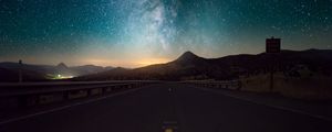 Preview wallpaper starry sky, horizon, night, road