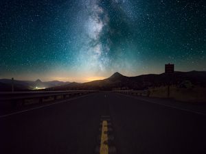 Preview wallpaper starry sky, horizon, night, road