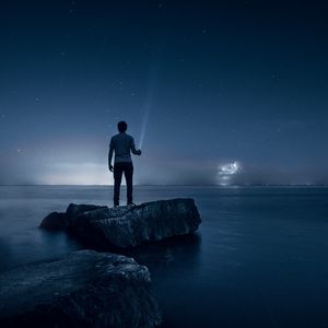 Preview wallpaper starry sky, loneliness, lake, man, mississauga, canada