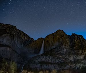 Preview wallpaper starry sky, precipice, waterfall