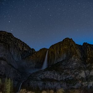 Preview wallpaper starry sky, precipice, waterfall