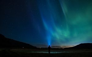 Preview wallpaper starry sky, silhouette, northern lights, loneliness