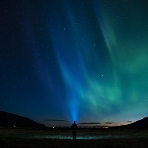 Preview wallpaper starry sky, silhouette, northern lights, loneliness