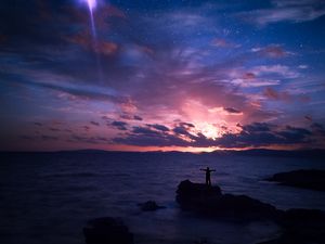 Preview wallpaper starry sky, silhouette, rock, sea, horizon, night