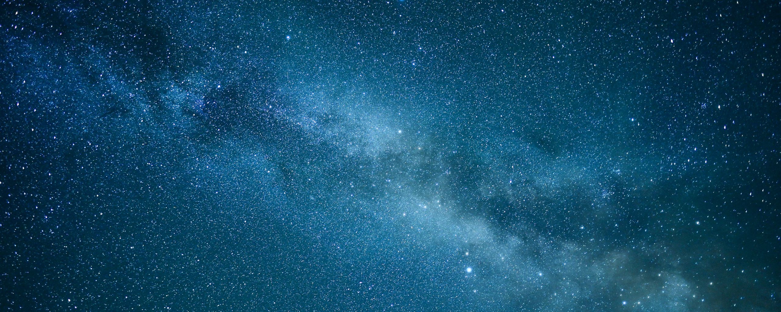 Tạo ra một không gian độc đáo và kinh ngạc với hình nền đêm sao và vật thể không gian ultrawide. Bạn sẽ được đưa mình vào một không gian đầy ảo giác và thú vị, ngắm nhìn những vật thể lạ lẫm và những hình ảnh siêu thực của vũ trụ.