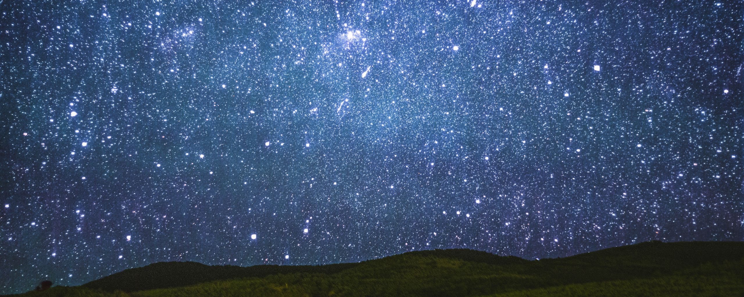 Tải hình nền 2560x1024 bầu trời đầy sao, sao, đêm (starry sky, stars, sky, night): Hãy cùng nhìn lên bầu trời và thưởng ngoạn những vì sao lấp lánh. Với hình nền bầu trời đêm đầy sao sẽ đưa bạn đến những trải nghiệm tuyệt vời và khó quên. Tải ngay để cảm nhận!