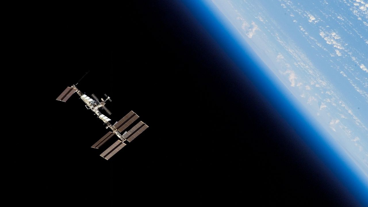 Wallpaper station iss, space, orbit, planet, earth