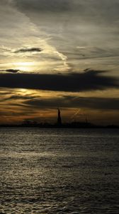 Preview wallpaper statue of liberty, silhouette, water, sunset, dark