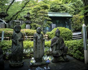 Preview wallpaper statues, deities, religion, trees