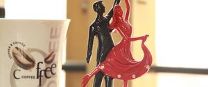 Preview wallpaper statuette, dance, couple, romance