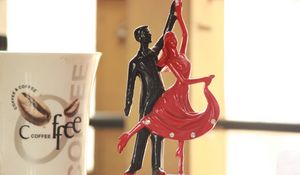 Preview wallpaper statuette, dance, couple, romance