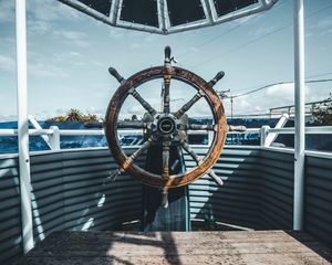 Preview wallpaper steering wheel, rust, old, shadows