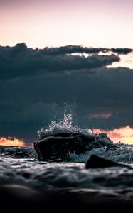 Preview wallpaper stone, spray, clouds, sunset, sea
