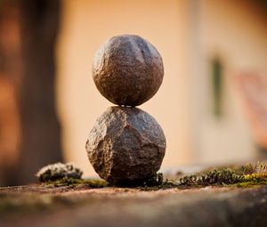 Preview wallpaper stones, balls, moss, close-up