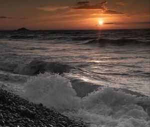 Preview wallpaper stones, beach, sea, sun, sunset