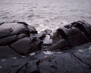 Preview wallpaper stones, boulders, cranny, sea, horizon