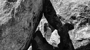 Preview wallpaper stones, gorge, black and white