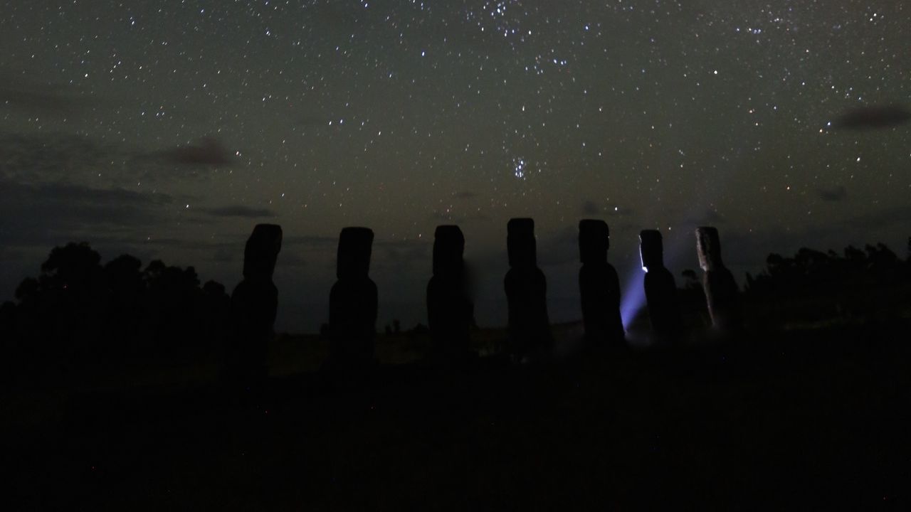Wallpaper stones, idols, night, stars, dark