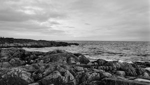 Preview wallpaper stones, reefs, sea, water, horizon, black and white