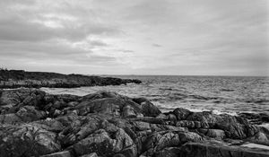 Preview wallpaper stones, reefs, sea, water, horizon, black and white