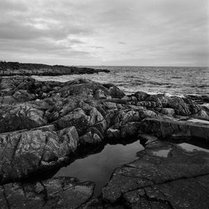 Preview wallpaper stones, reefs, sea, water, horizon, black and white