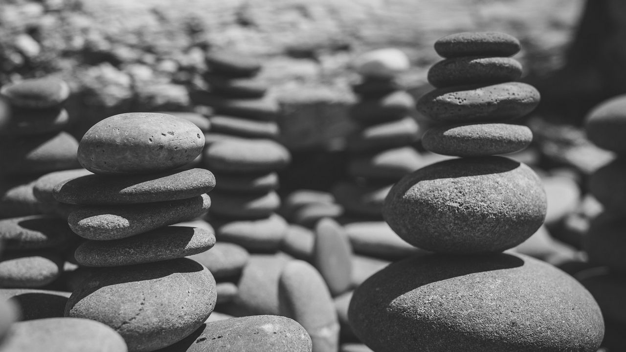 Wallpaper stones, sea, black and white