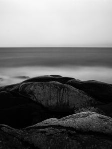 Preview wallpaper stones, sea, horizon, black and white, nature