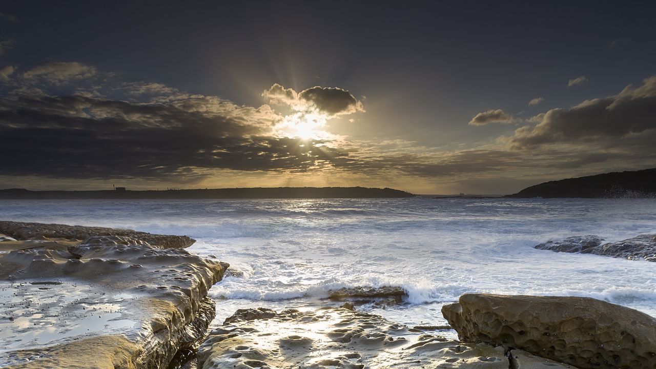 Wallpaper stones, sea, rays, horizon