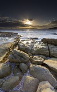 Preview wallpaper stones, sea, rays, horizon