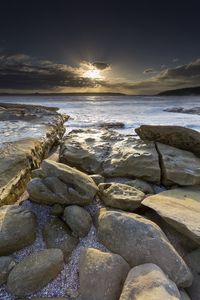 Preview wallpaper stones, sea, rays, horizon