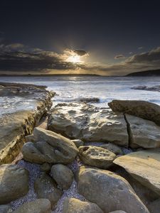 Preview wallpaper stones, sea, rays, horizon
