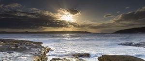 Preview wallpaper stones, sea, rays, horizon