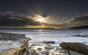 Preview wallpaper stones, sea, rays, horizon