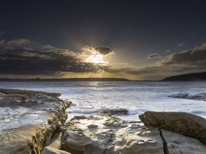 Preview wallpaper stones, sea, rays, horizon