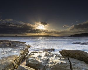 Preview wallpaper stones, sea, rays, horizon