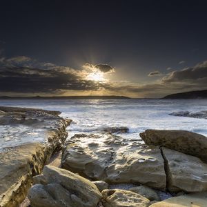 Preview wallpaper stones, sea, rays, horizon