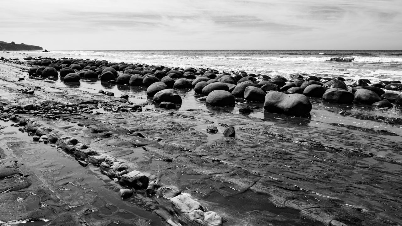 Wallpaper stones, sea, water, beach, horizon, bw