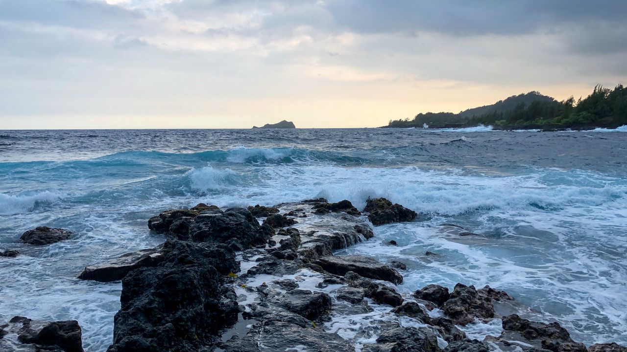 Wallpaper stones, sea, waves, horizon