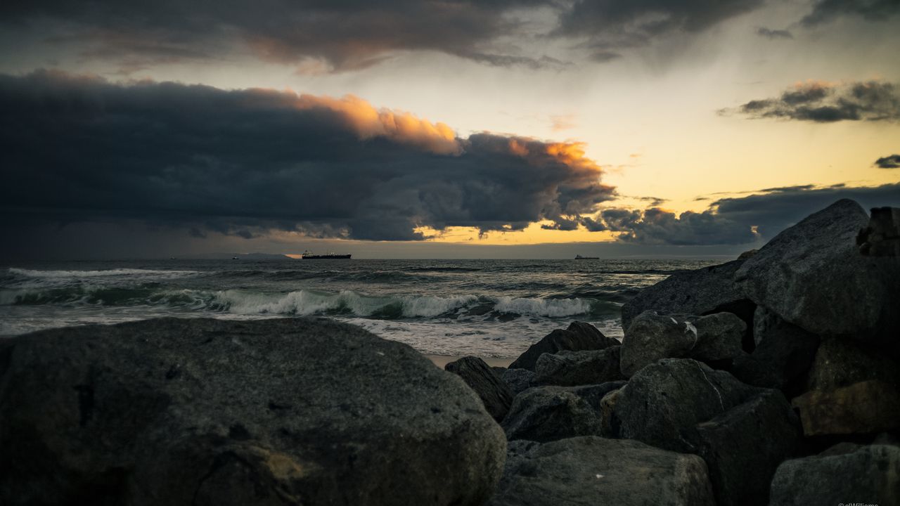 Wallpaper stones, sea, waves, horizon, clouds, nature