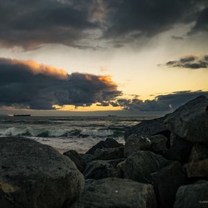 Preview wallpaper stones, sea, waves, horizon, clouds, nature