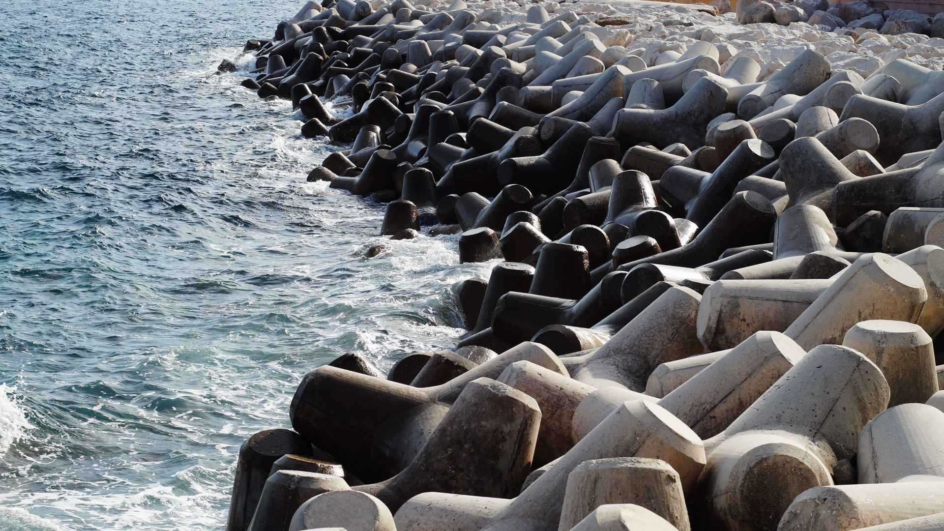 Download wallpaper 1920x1080 stones, shapes, sea, splashes full hd
