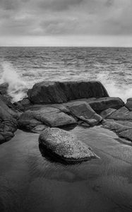 Preview wallpaper stones, shore, sea, waves, splashes, black and white