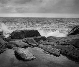 Preview wallpaper stones, shore, sea, waves, splashes, black and white