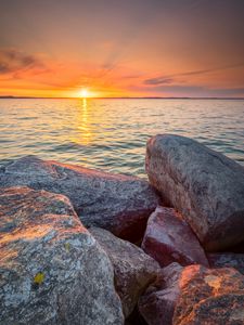Preview wallpaper stones, sunset, sea, glare, sky