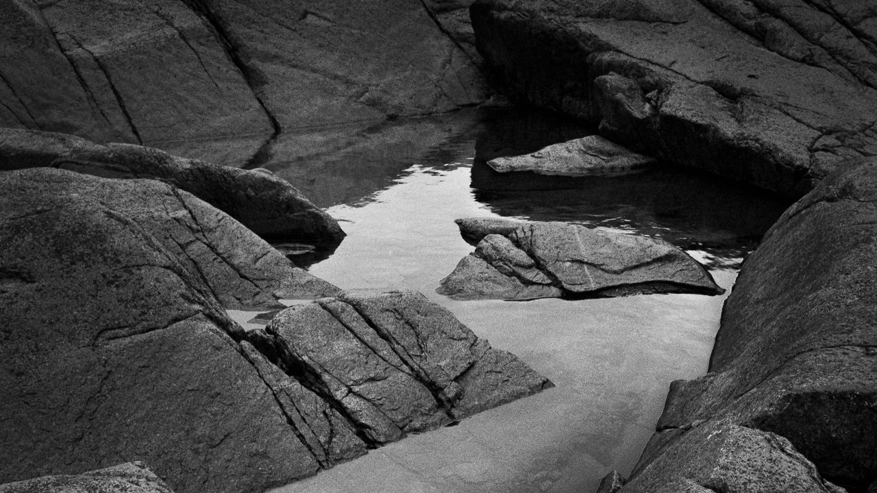 Wallpaper stones, water, black and white, relief